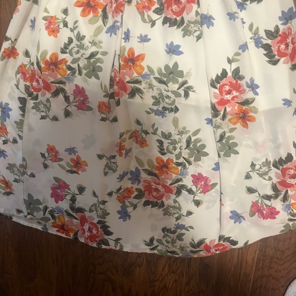 One Clothing Dress, Maxi, Wrap Large - in cream with flowers - Picture 2 of 3